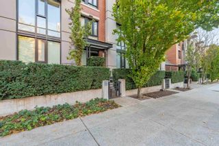 Photo 2: 918 HOMER Street in Vancouver: Yaletown Townhouse for sale in "Yaletown Park 1" (Vancouver West)  : MLS®# R2786078