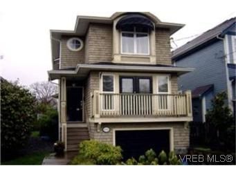 Main Photo:  in VICTORIA: Vi Jubilee House for sale (Victoria)  : MLS®# 389539