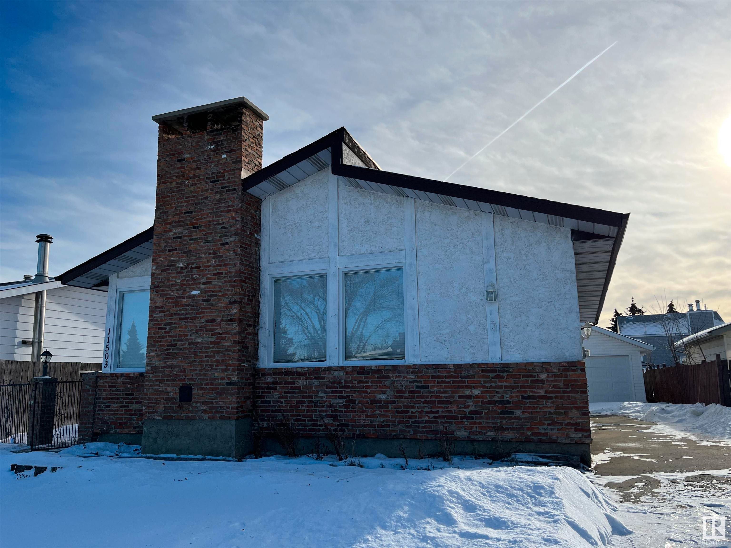 Main Photo: 11503 142 Avenue in Edmonton: Zone 27 House for sale : MLS®# E4326038