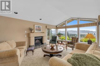 Photo 3: 828 Mount Royal Drive in Kelowna: House for sale : MLS®# 10305236