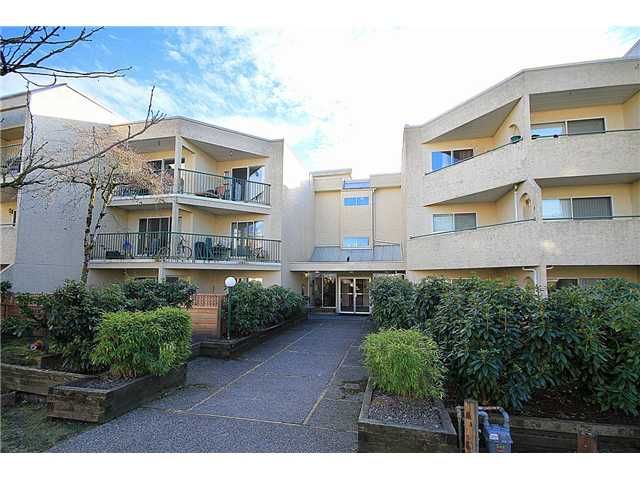 Main Photo: 306 1050 HOWIE Avenue in COQUITLAM: Central Coquitlam Condo for sale (Coquitlam)  : MLS®# V1040493