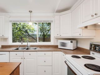 Photo 6: 3145 Blackwood St in Victoria: Vi Mayfair House for sale : MLS®# 933019