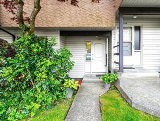 Photo 2: 143 511 GATENSBURY Street in Coquitlam: Central Coquitlam Townhouse for sale in "PEDDLE CRREEK" : MLS®# R2743899