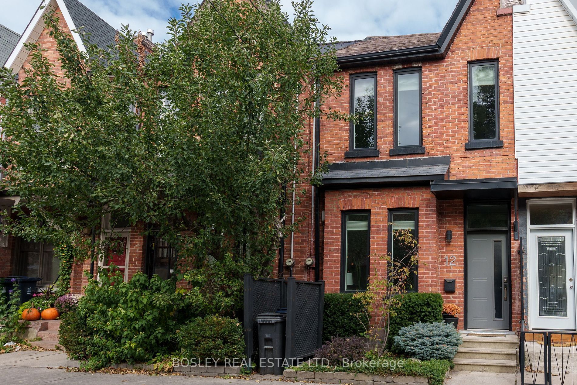 Main Photo: 12 Henderson Avenue in Toronto: Trinity-Bellwoods House (2-Storey) for sale (Toronto C01)  : MLS®# C7239294