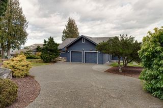 Photo 3: 8735 Pender Park Dr in North Saanich: NS Dean Park House for sale : MLS®# 868899