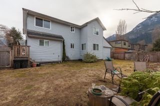 Photo 32: 1023 BROTHERS Place in Squamish: Northyards 1/2 Duplex for sale : MLS®# R2663803
