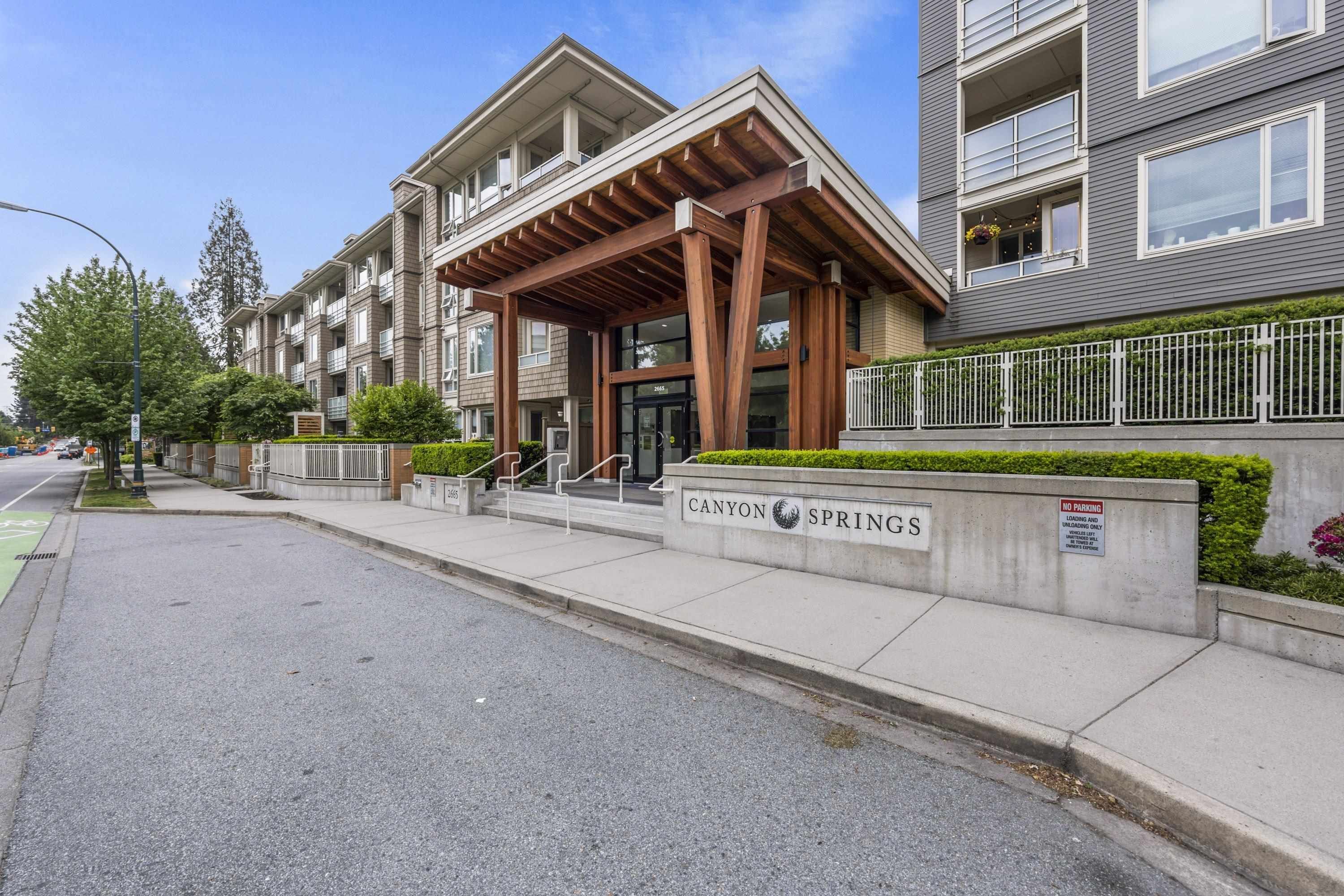 Main Photo: 520 2665 MOUNTAIN HIGHWAY in North Vancouver: Lynn Valley Condo for sale : MLS®# R2782293