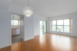 Photo 4: 1706 909 BURRARD Street in Vancouver: West End VW Condo for sale in "Vancouver Tower" (Vancouver West)  : MLS®# R2363575