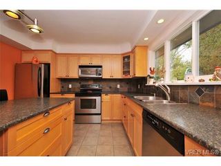 Photo 7: 1703 Ash Rd in VICTORIA: SE Gordon Head House for sale (Saanich East)  : MLS®# 684082