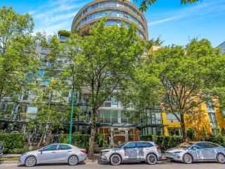 Main Photo: 403 1485 W 6TH Avenue in Vancouver: False Creek Condo for sale (Vancouver West)  : MLS®# R2889695