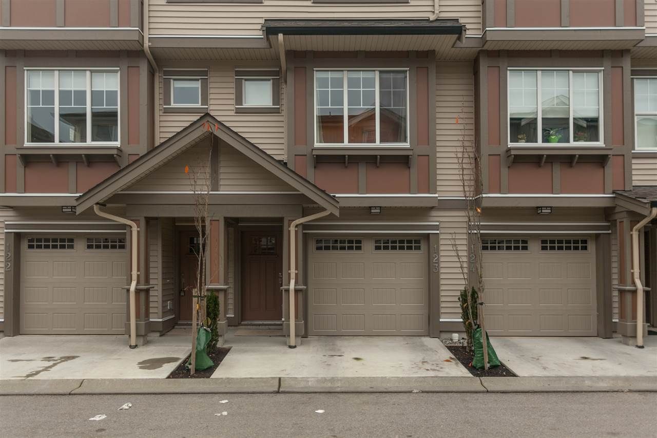 Main Photo: 123 10151 240 Street in Maple Ridge: Albion Townhouse for sale in "ALBION STATION" : MLS®# R2124549