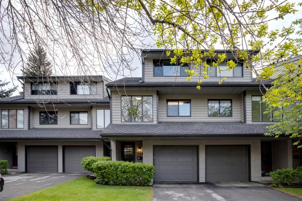 Main Photo: 134 Point Drive NW in Calgary: Point McKay Row/Townhouse for sale : MLS®# A1226681