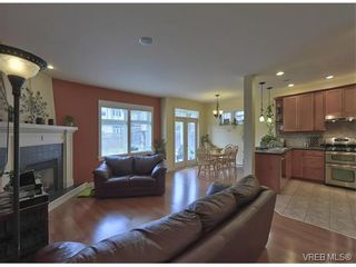 Photo 4: 4017 South Valley Dr in VICTORIA: SW Strawberry Vale House for sale (Saanich West)  : MLS®# 753226