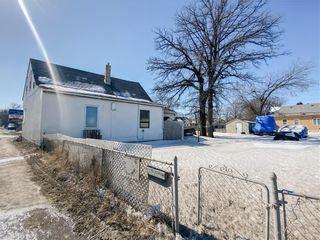 Photo 2: 547 Archibald Street in Winnipeg: House for sale : MLS®# 202306604
