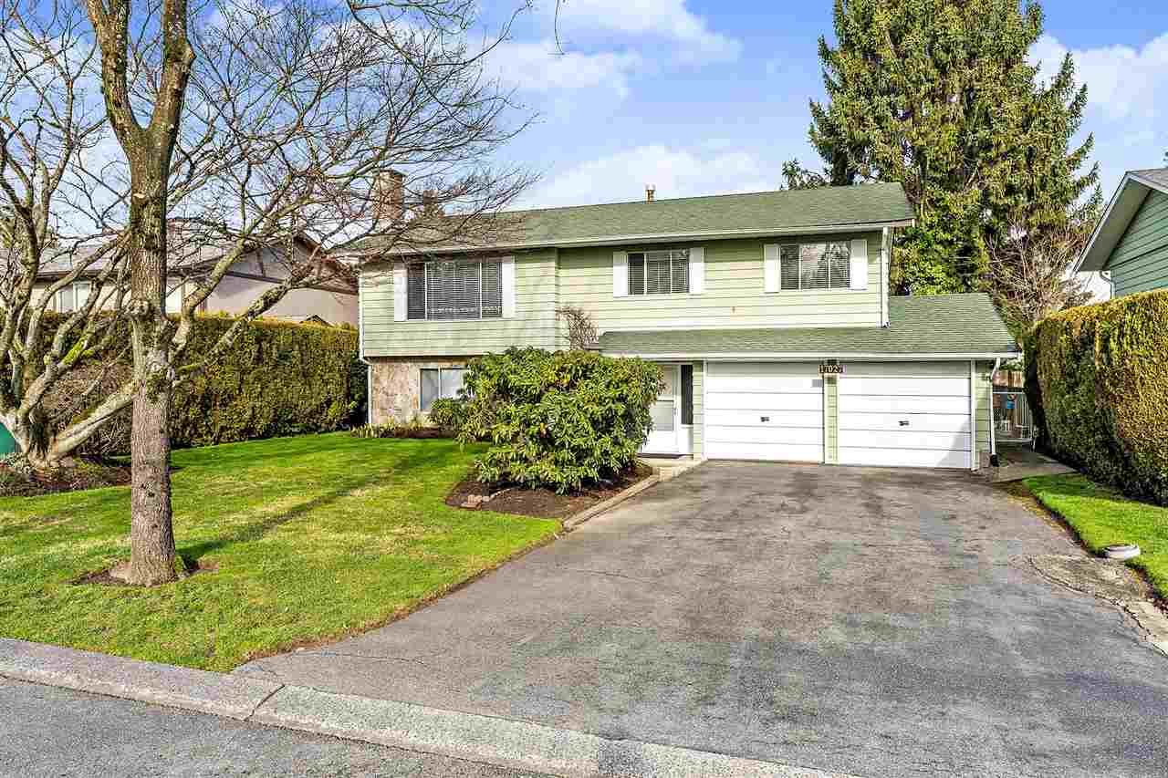 Main Photo: 17027 HEREFORD PLACE in Surrey: Cloverdale BC House for sale (Cloverdale)  : MLS®# R2435487