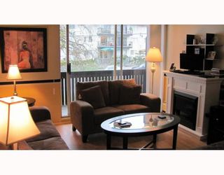Photo 1: 206 910 5TH Avenue in New Westminster: Uptown NW Condo for sale in "GROSVENOR COURT" : MLS®# V799355