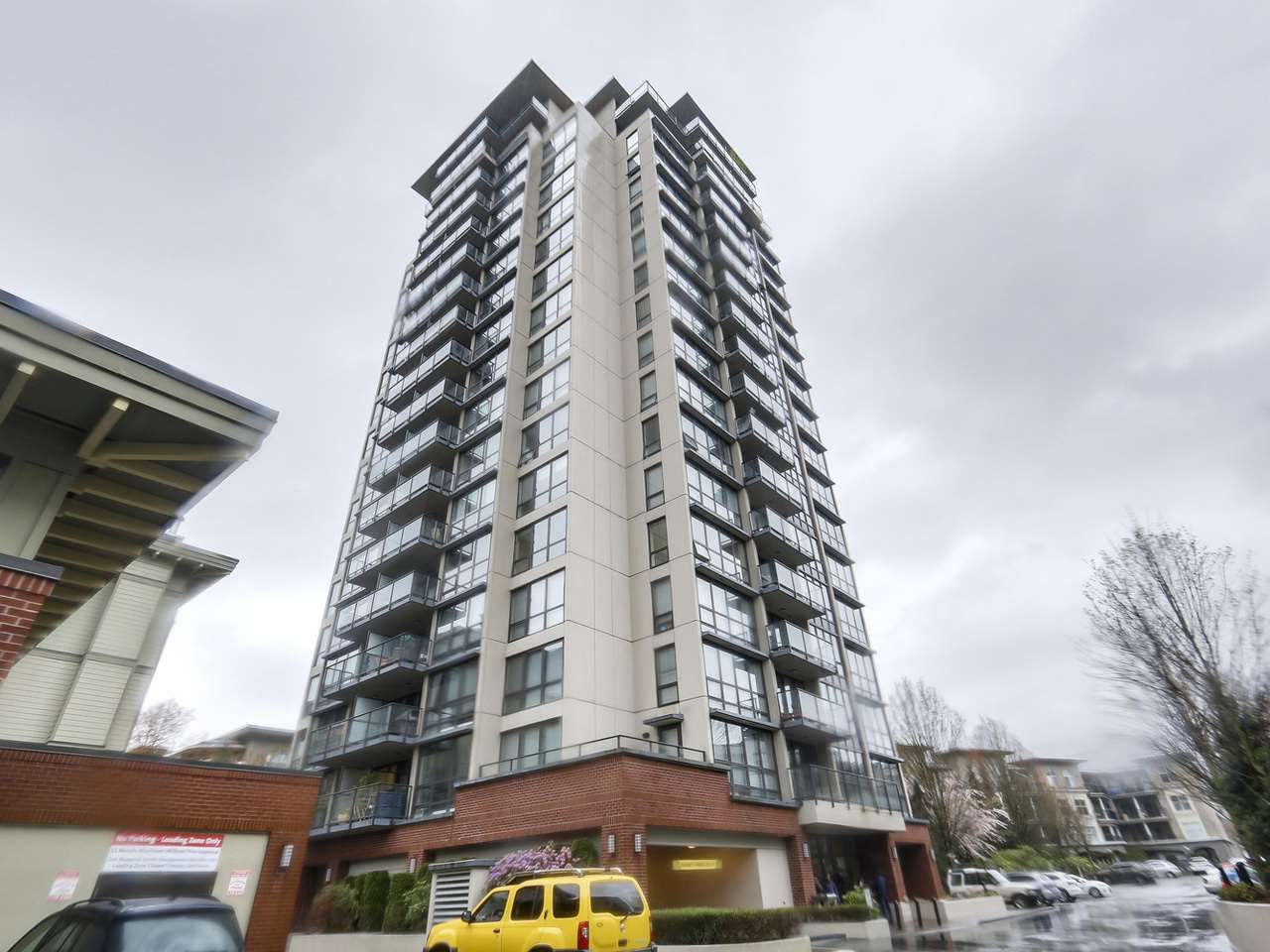 Main Photo: 205 2959 GLEN Drive in Coquitlam: North Coquitlam Condo for sale in "THE PARC" : MLS®# R2155807