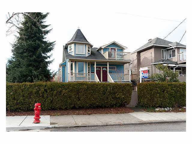 Main Photo: 2649 FRASER STREET in : Mount Pleasant VE House for sale : MLS®# V863969