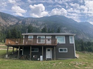 Photo 8: 726 HIGHWAY 95 in Spillimacheen: House for sale : MLS®# 2471879