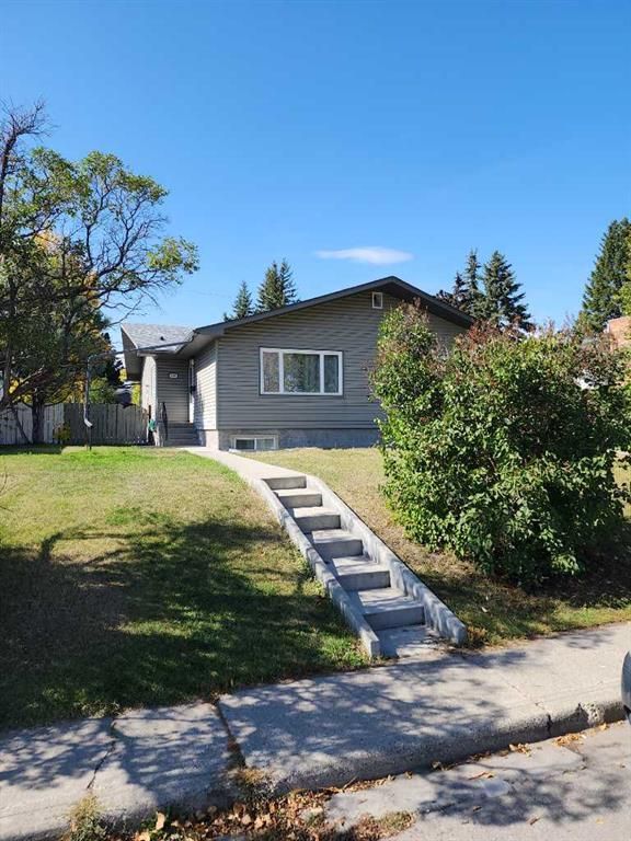Main Photo: 1121 & 1123 45 Street SW in Calgary: Westgate Full Duplex for sale : MLS®# A2078341