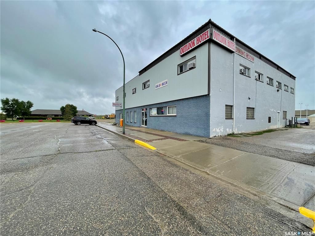 Main Photo: 105 Franklin Street in Outlook: Commercial for sale : MLS®# SK939410