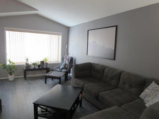 Photo 2: 135 Pentland Street in Winnipeg: North Kildonan Residential for sale (3G)  : MLS®# 202128048