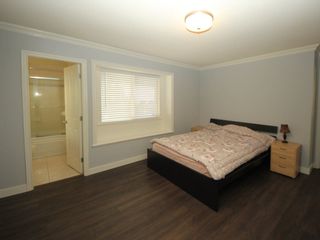 Photo 8: A 1042 CHARLAND Avenue in Coquitlam: Central Coquitlam 1/2 Duplex for sale : MLS®# R2257385