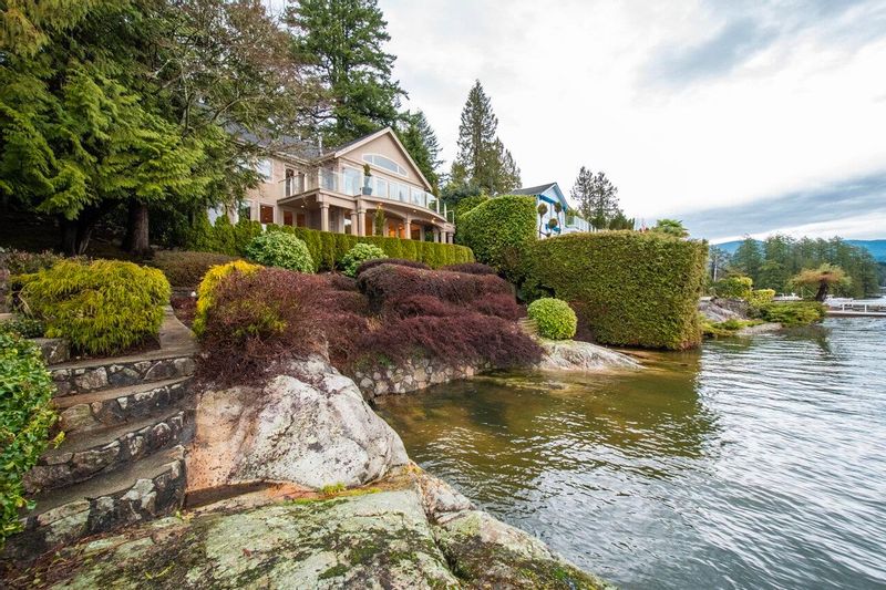 FEATURED LISTING: 4527 STONEHAVEN Avenue North Vancouver