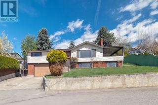 Photo 2: 892 Mount Royal Drive in Kelowna: House for sale : MLS®# 10312978