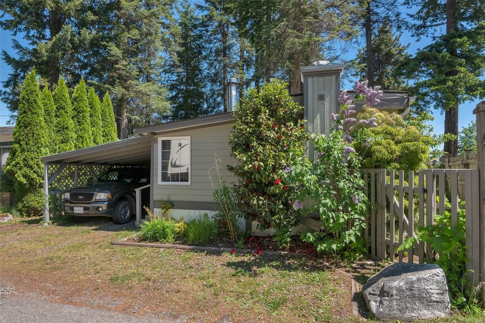 Main Photo: 6 2100 Campbell River Rd in Campbell River: CR Campbell River North Manufactured Home for sale : MLS®# 878687