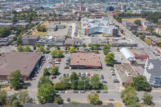 Photo 36: 1 2559 Cook St in Victoria: Vi Oaklands Half Duplex for sale : MLS®# 936819
