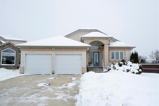 Photo 1: 59 Orchard Hill Drive in Winnipeg: Royalwood Residential for sale (2J)  : MLS®# 202300699