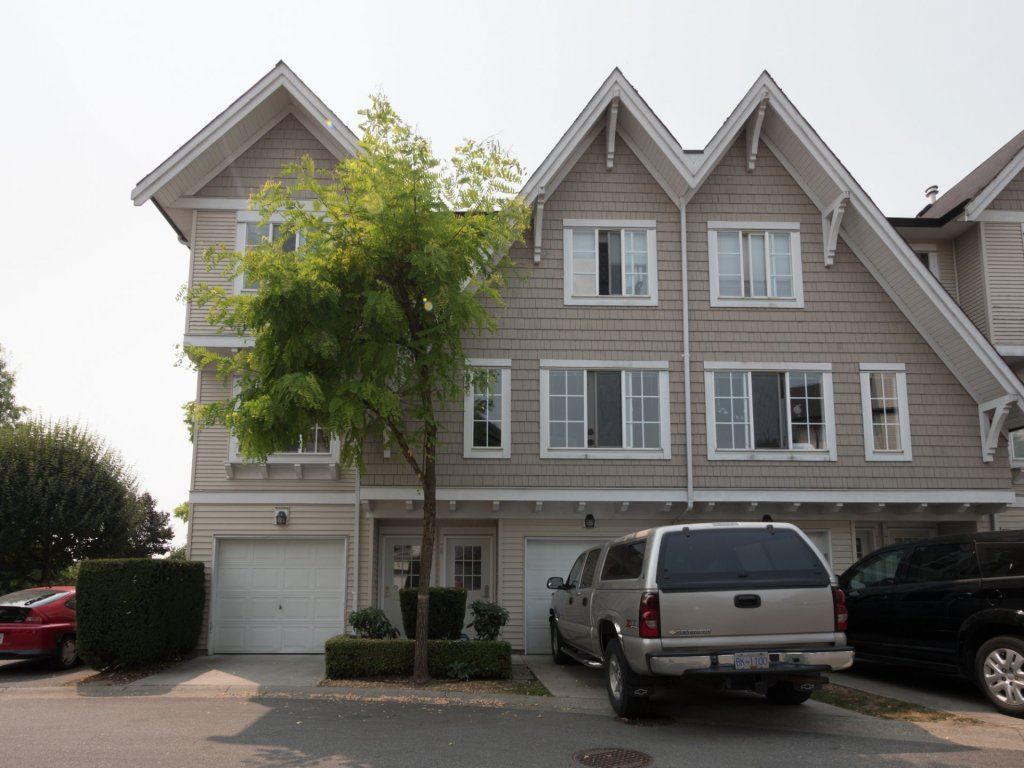 Main Photo: 77 20540 66 Avenue in Langley: Willoughby Heights Townhouse for sale in "AMBERLEIGH" : MLS®# R2194537