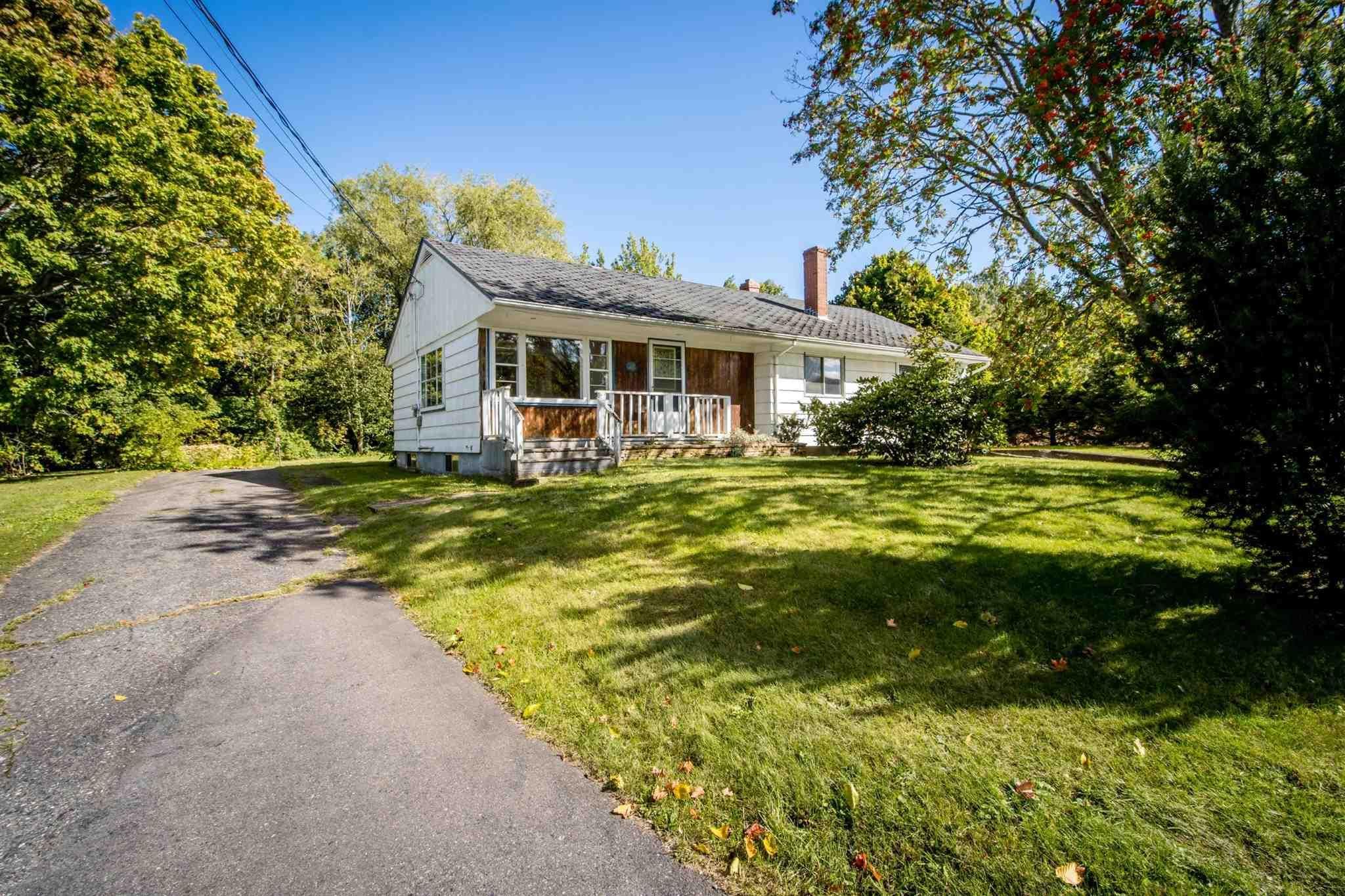Main Photo: 21 Hillcrest Avenue in Wolfville: 404-Kings County Residential for sale (Annapolis Valley)  : MLS®# 202124195