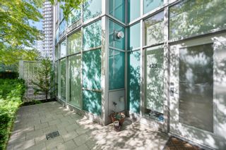 Main Photo: 423 BEACH Crescent in Vancouver: Yaletown Townhouse for sale in "waterford" (Vancouver West)  : MLS®# R2808188