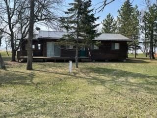 Main Photo: 136 Ojibwa Bay in Buffalo Point: R17 Residential for sale : MLS®# 202303242