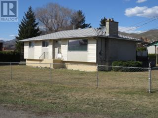 Photo 1: 1838 -1846 FLEETWOOD AVE in Kamloops: House for sale : MLS®# 178251