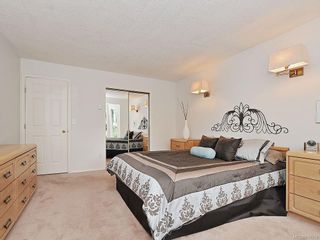 Photo 11: 423 Creed Pl in View Royal: VR Hospital House for sale : MLS®# 619958