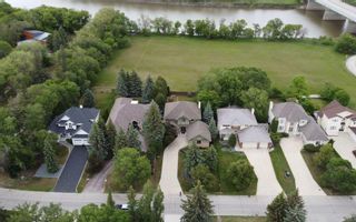 Photo 2: 1076 Kilkenny Drive in Winnipeg: Fort Richmond Residential for sale (1K)  : MLS®# 202115514