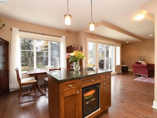 Photo 5: 106 1825 Kings Rd in VICTORIA: SE Camosun Row/Townhouse for sale (Saanich East)  : MLS®# 829546