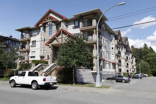 Photo 1: 207 5438 198 Street in Langley: Langley City Condo for sale in "Creekside Estates" : MLS®# R2213768