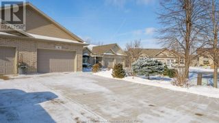 Photo 1: 4 SAND PEBBLE in Kingsville: House for sale : MLS®# 24001499