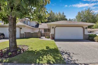 Photo 1: 113 9715 148A Street in Surrey: Guildford Townhouse for sale in "CHELSEA GATE" (North Surrey)  : MLS®# R2703874