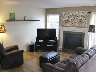 Photo 2: 104 1180 FALCON Drive in Coquitlam: Eagle Ridge CQ Townhouse for sale in "FALCON HEIGHTS" : MLS®# V1019475