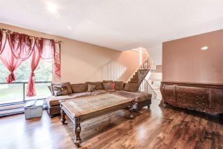 Photo 6: 10594 HOLLY PARK Lane in Surrey: Guildford Townhouse for sale in "Holly Park" (North Surrey)  : MLS®# R2413276