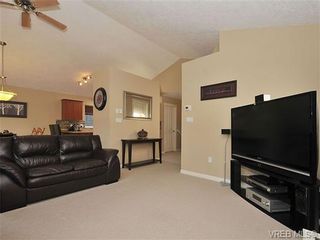 Photo 3: 104 Thetis Vale Cres in VICTORIA: VR Six Mile House for sale (View Royal)  : MLS®# 656097