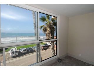 Photo 3: PACIFIC BEACH All Other Attached for sale : 2 bedrooms : 4667 Ocean Blvd # 301