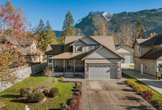 Photo 1: 10404 PARKWOOD Drive: Rosedale House for sale (East Chilliwack)  : MLS®# R2835033