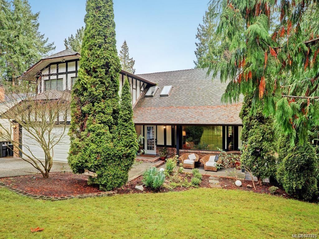 Main Photo: 1962 Lands End Rd in North Saanich: NS Lands End House for sale : MLS®# 947923