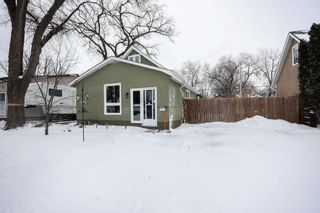 Photo 1: 24 Kingswood Avenue in Winnipeg: St Vital Residential for sale (2D)  : MLS®# 202403749